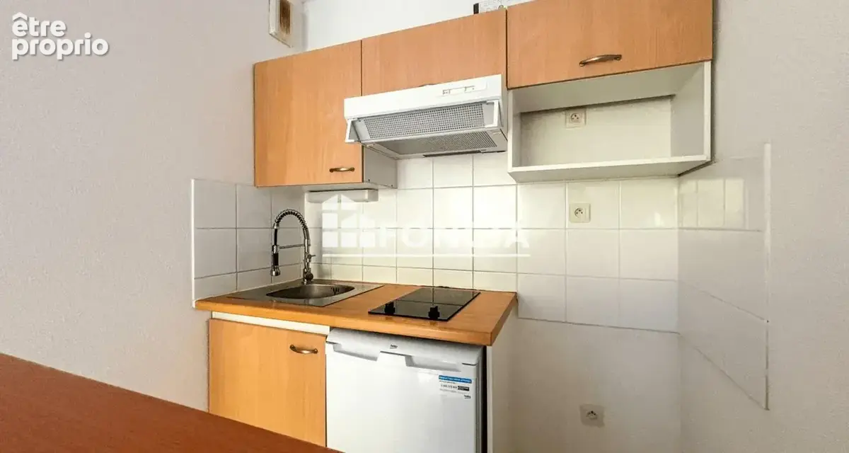 Découvrez ce charmant T2 avec terrasse, parking et piscine ! - photo 2