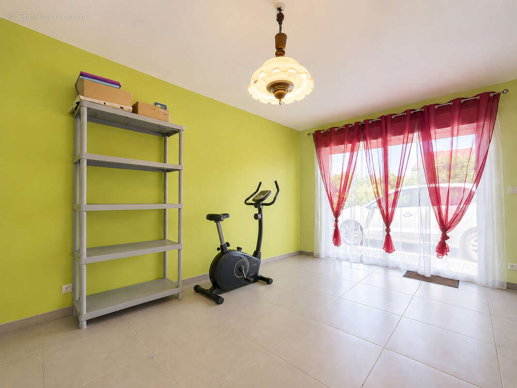 Maison de plain-pied de 109,5 m2 sur terrain constructible de 1 026 m2 - photo 12