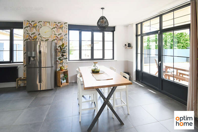 Une propriété de caractère de 325 m² sur plus de 35 ares, avec piscine et 11 garages ! - photo 5