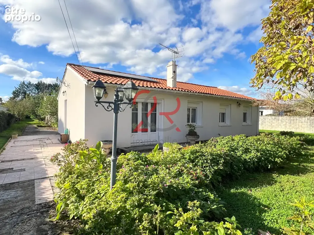 Maison 4 chambres sur 2451 m2 de terrain avec garage de 90 m2 à transformer - photo 4