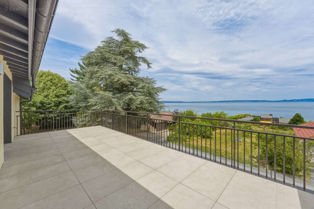 Exclusivité - Appartement en attique 4 pièces de haut standing au bord du Lac Léman - photo 9