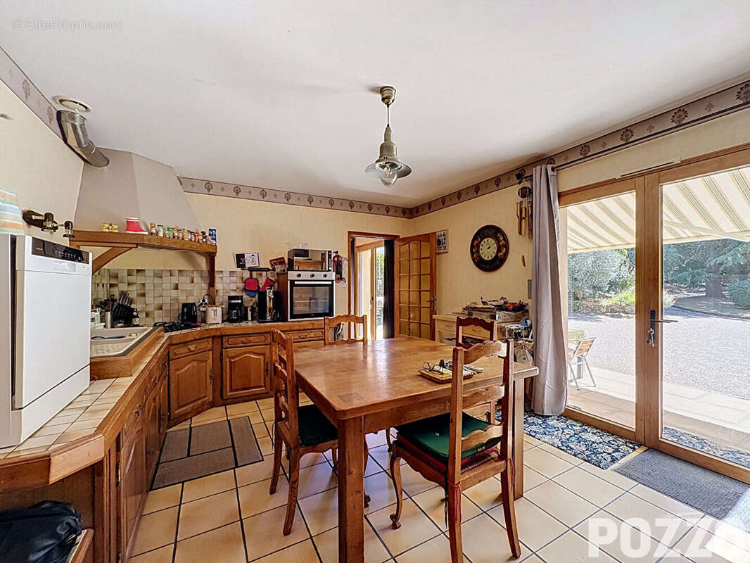 À VENDRE - Maison dans le bourg de Bréhal de 255m² au calme avec parc arboré - photo 7