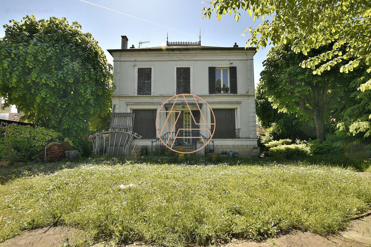 Maison à SAINT-MAUR-DES-FOSSES