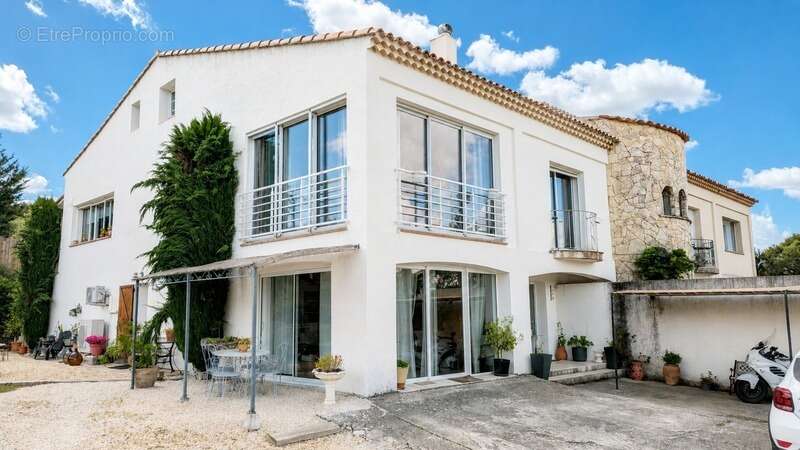 Maison à VERNEGUES