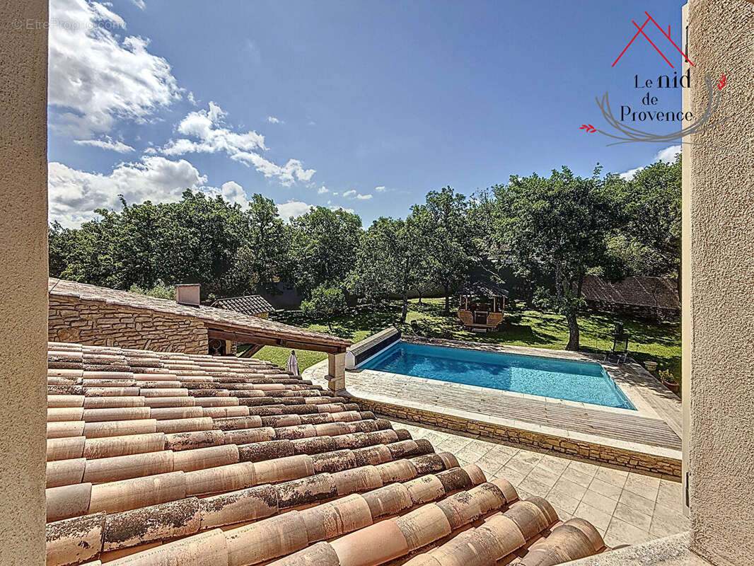 Maison à LA ROQUE-SUR-PERNES