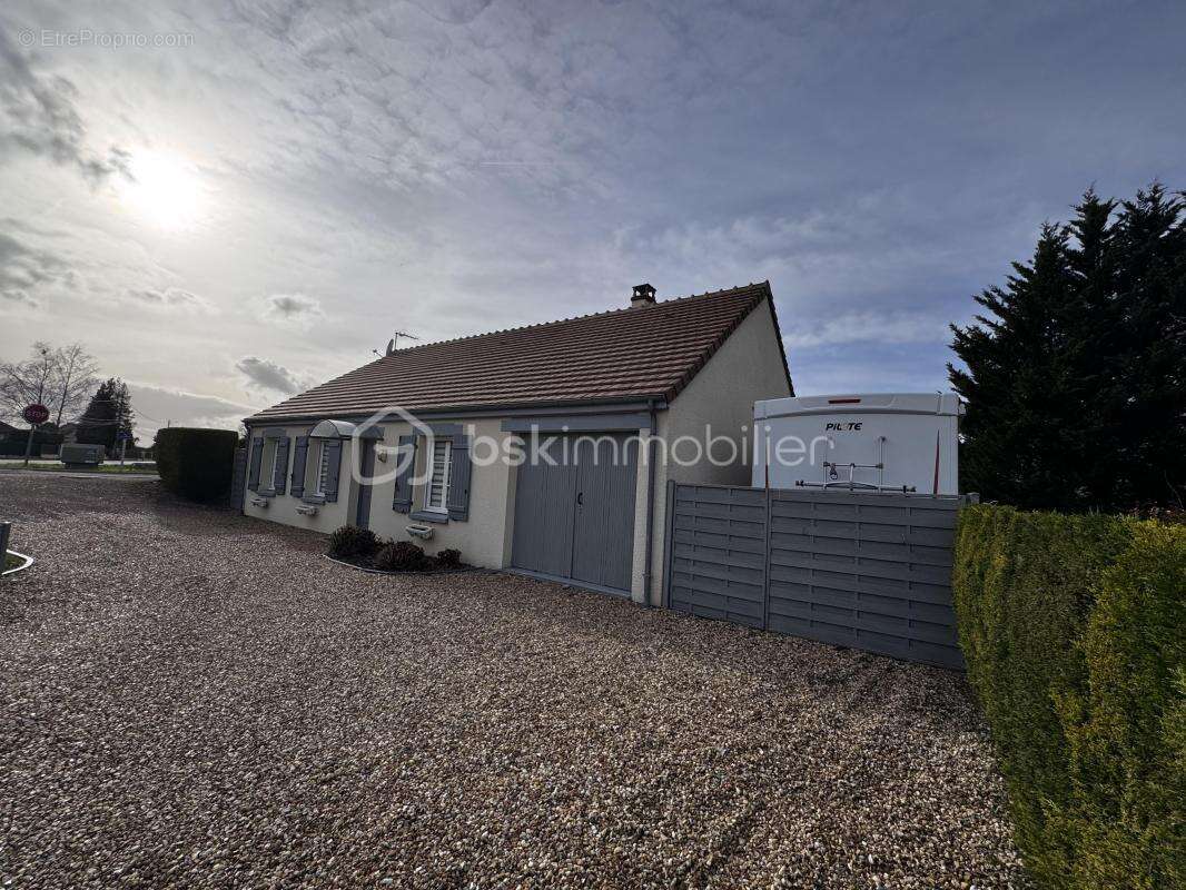 Maison à GIROLLES