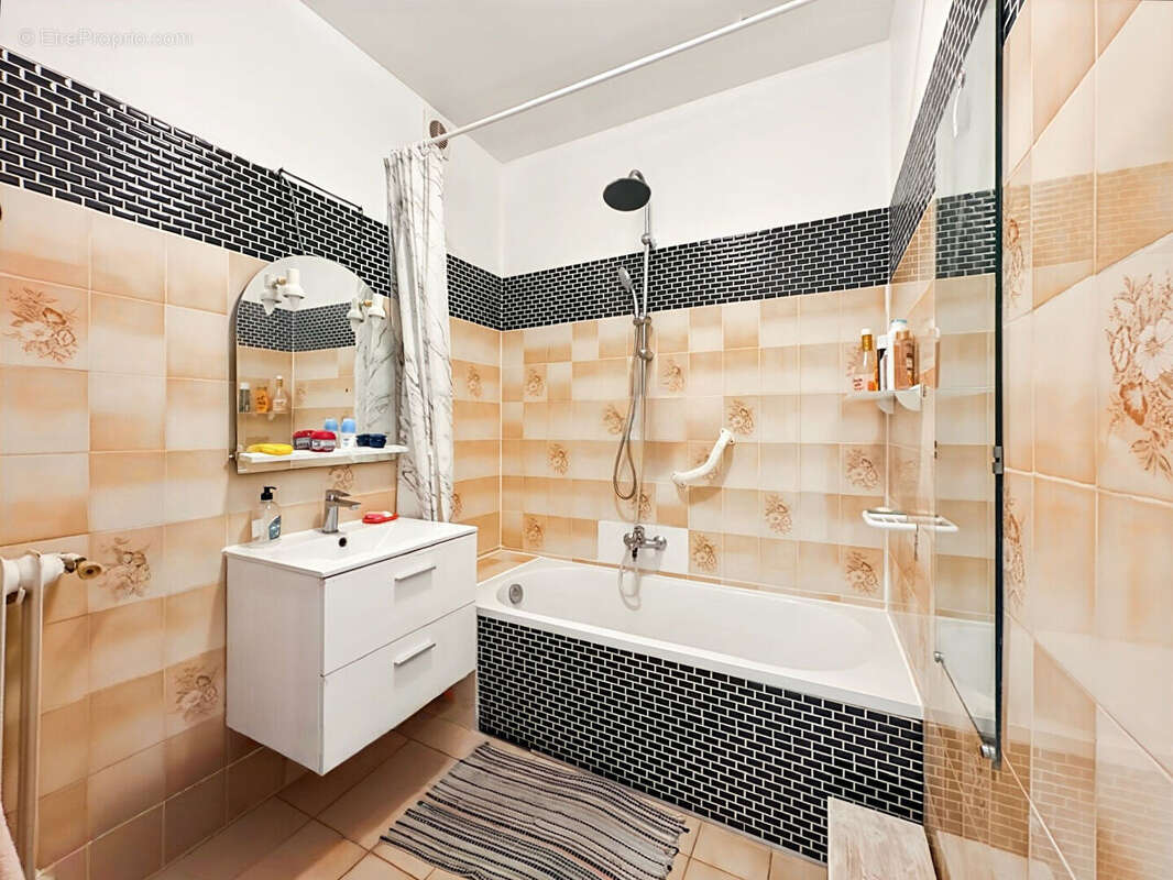 Appartement à MARSEILLE-3E