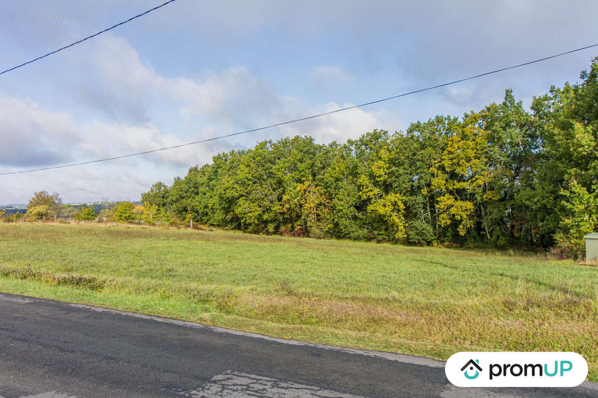 Terrain à SAINT-VICTOR