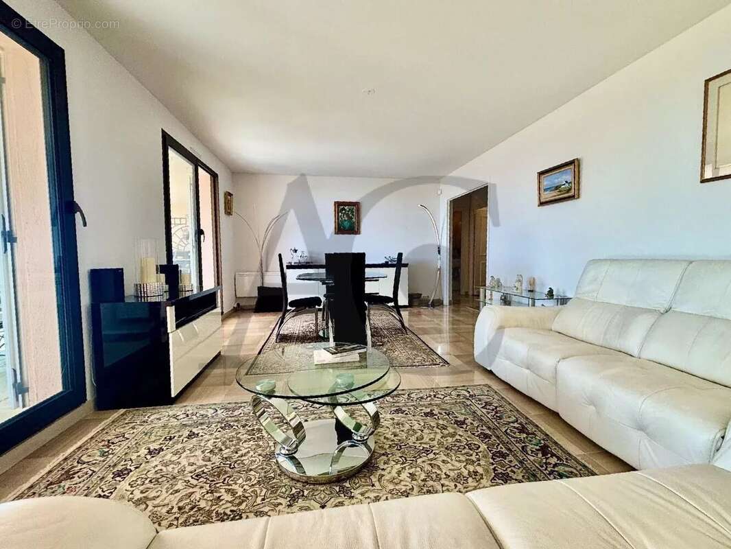 Appartement à VILLENEUVE-LOUBET