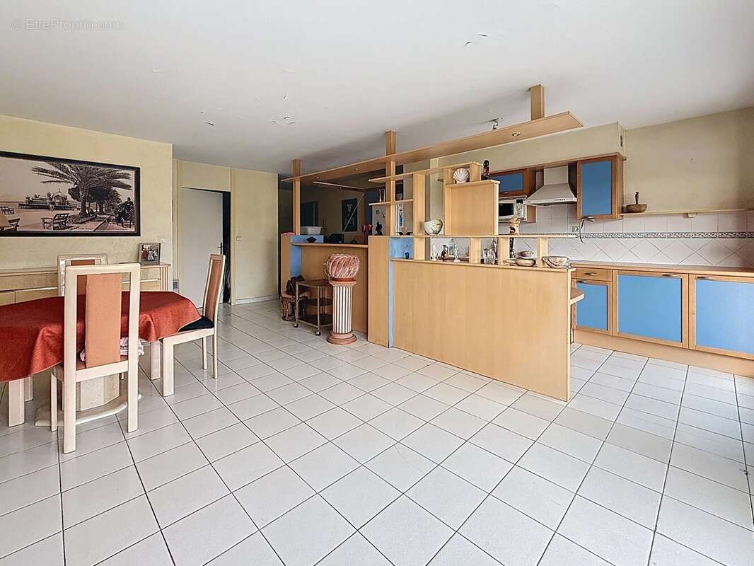 Appartement à SAINT-LAURENT-DU-VAR