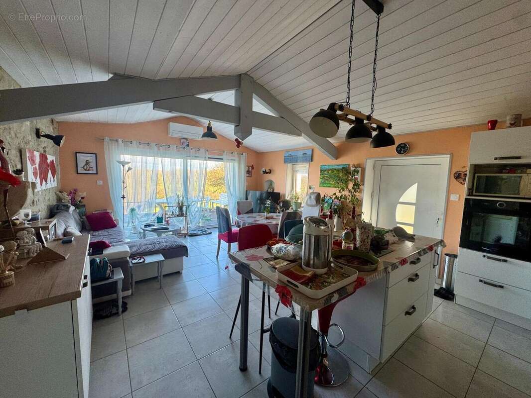 Maison 241 m² à Saint-Maurice-De-Lestapel  - photo 9