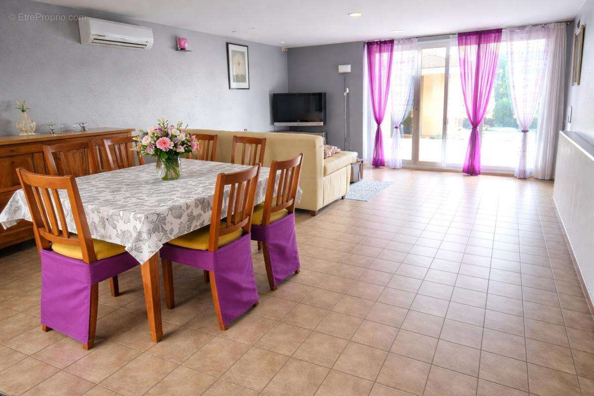 Maison à ROUSSILLON