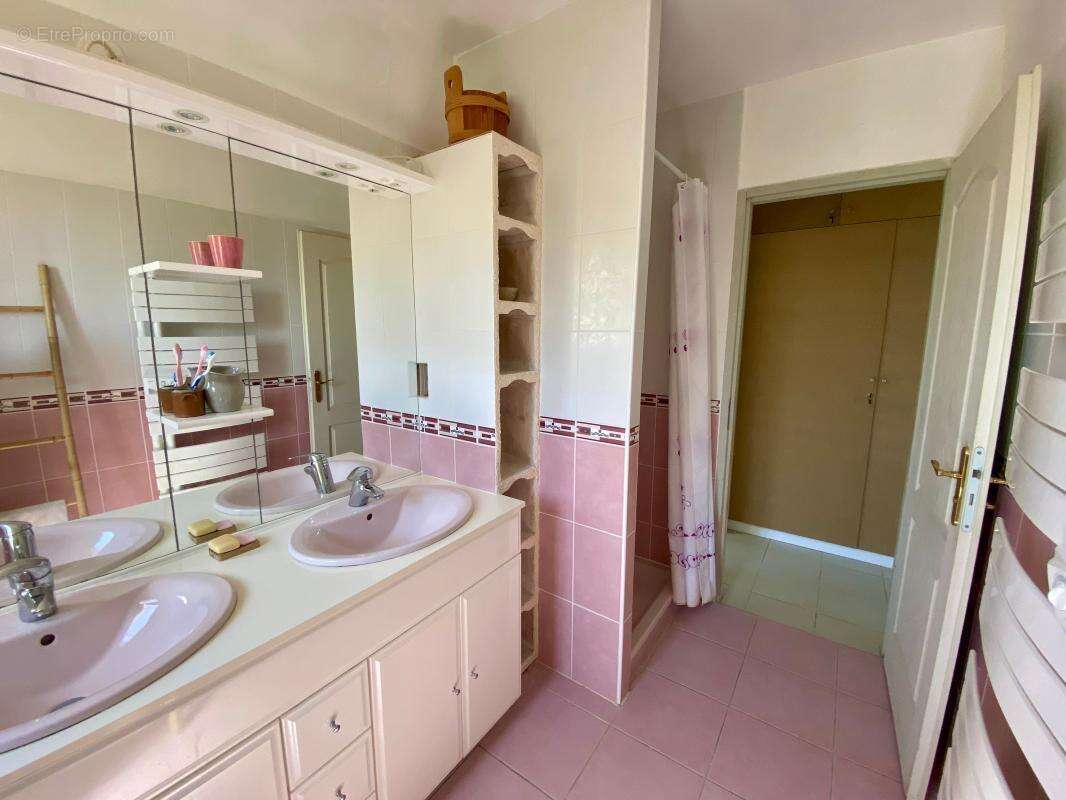 Maison de plain-pied avec piscine proche du Bugue - photo 12