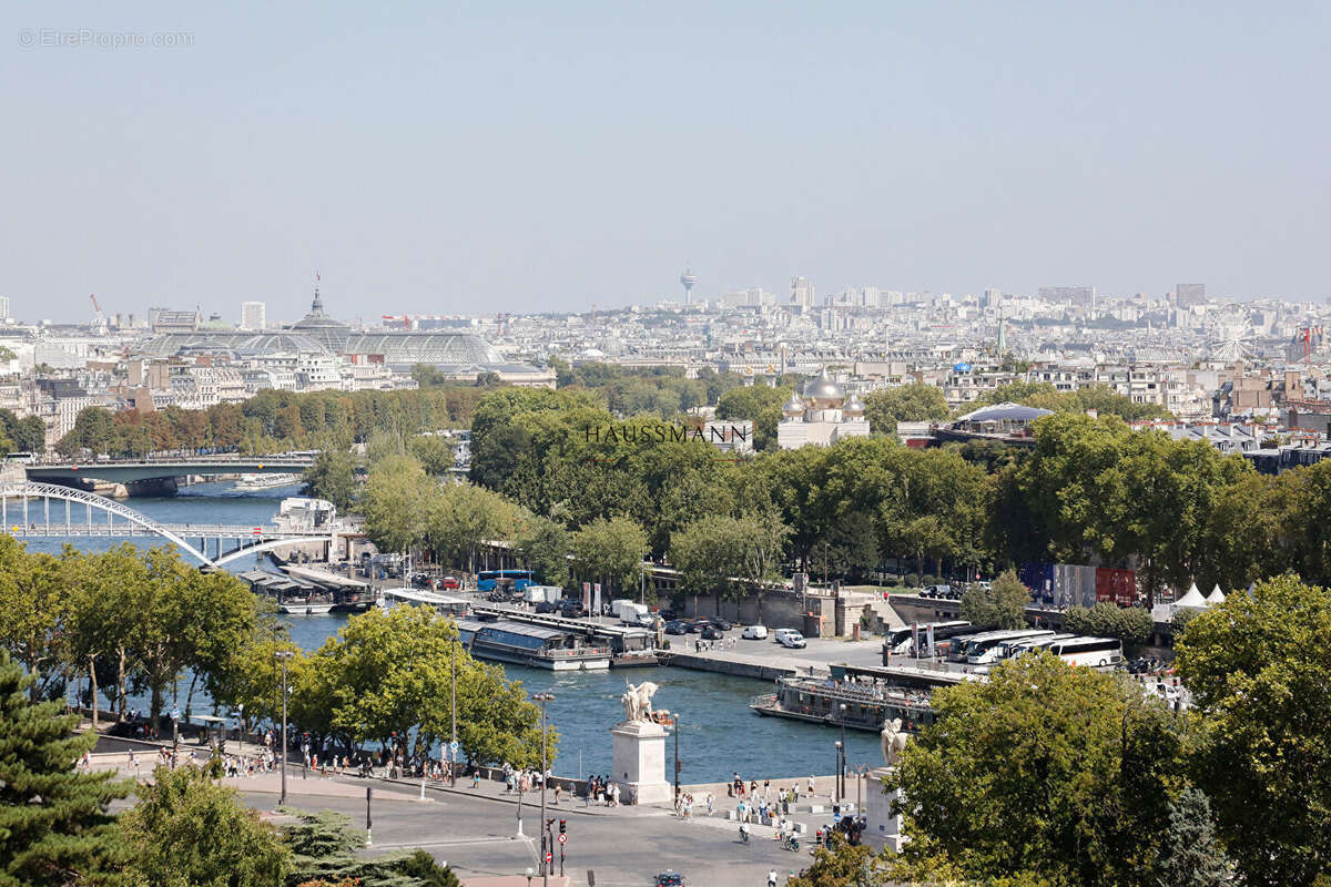 Appartement à PARIS-16E