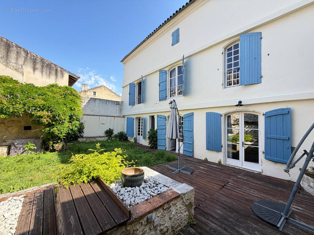 Maison à LAYRAC