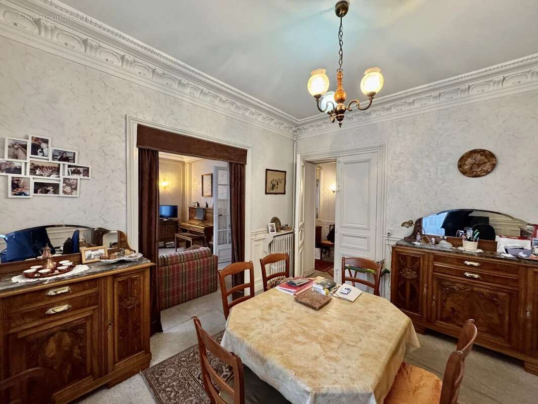 Appartement à NEUILLY-SUR-SEINE