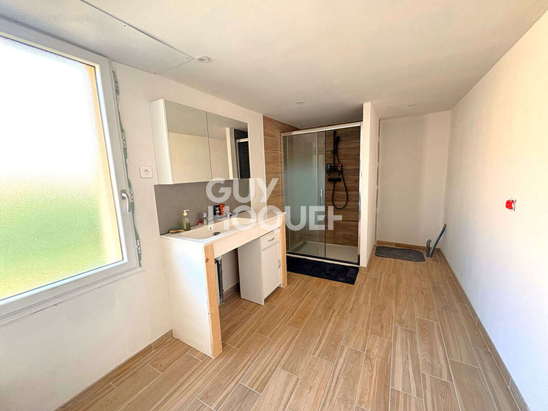 Appartement à PRECIEUX
