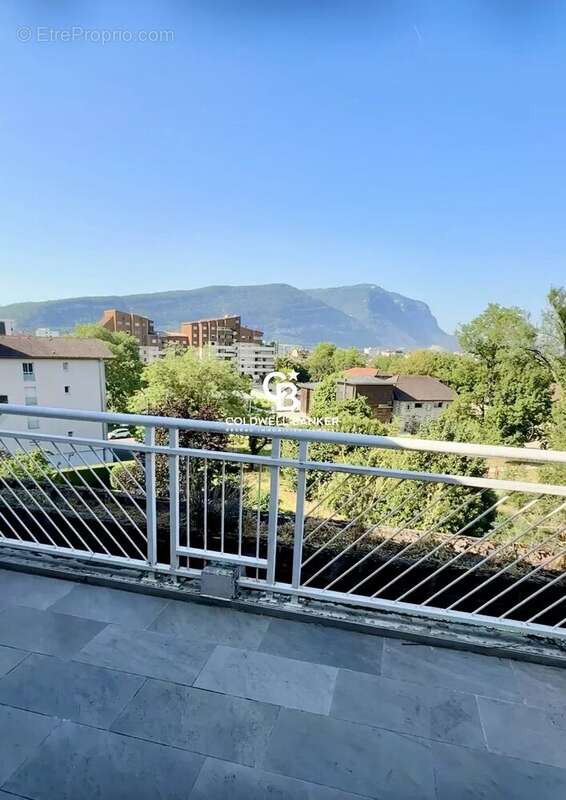 Magnifique attique en duplex dans une jolie copro d'Ambilly 74100 - photo 8