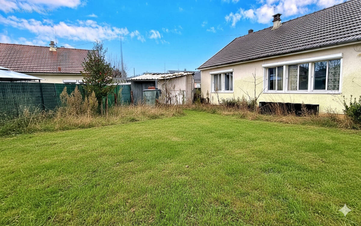 Maison à VERT-SAINT-DENIS