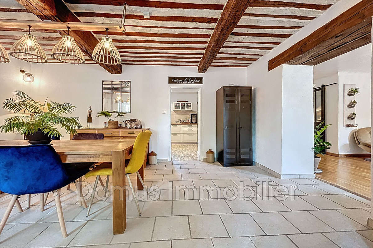 Maison à SAINT-SATURNIN-LES-AVIGNON