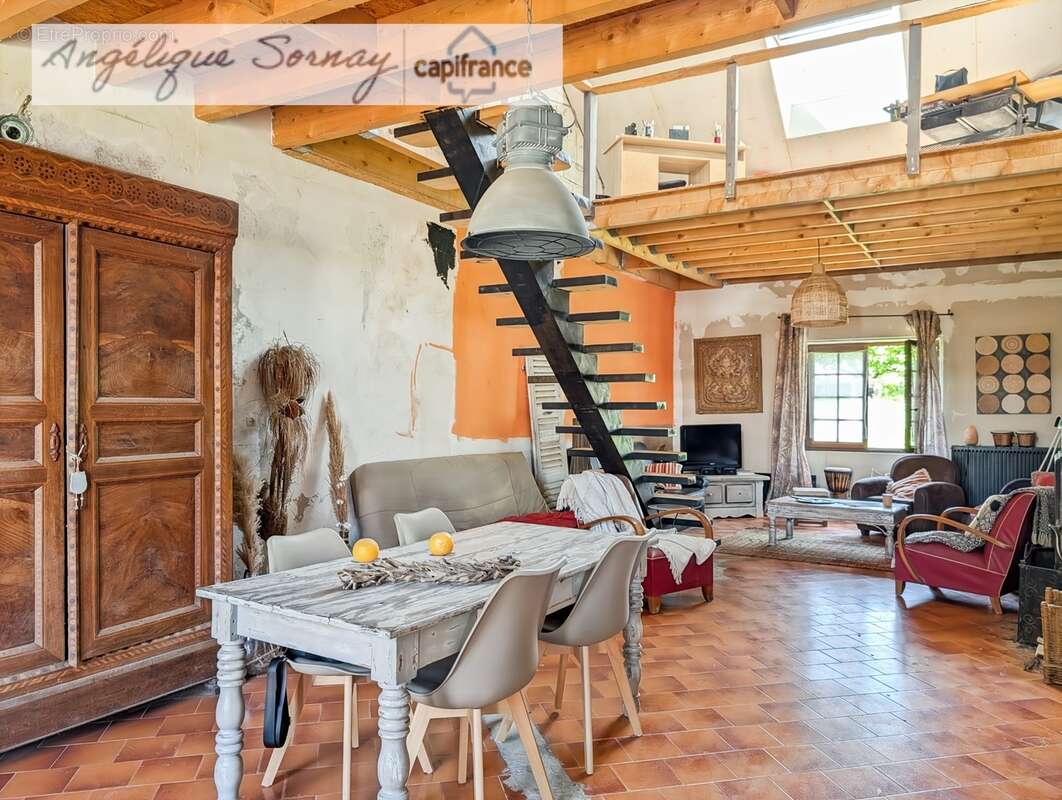 longère avec dépendances sur 3 115 m² – Francheville 39230 - photo 2