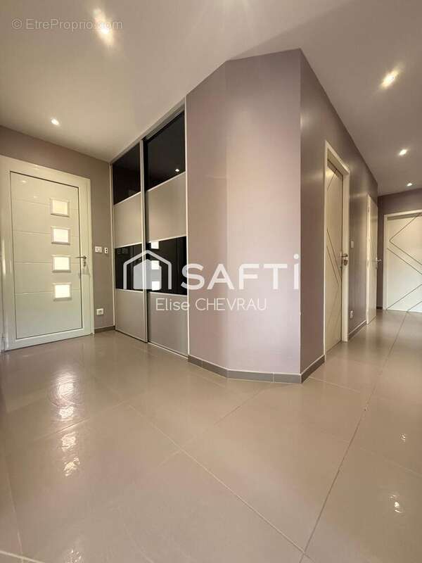 Maison 131 m² à Hurigny  - photo 2