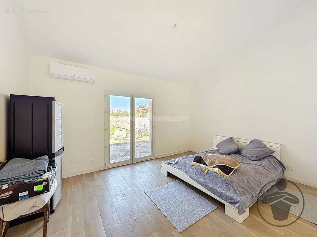 Maison à LA ROCHE-CHALAIS