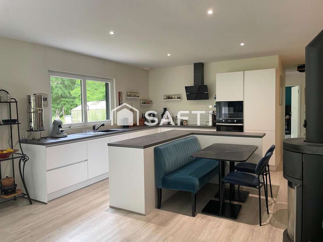 Maison 137 m² à Grosrouvre  - photo 4