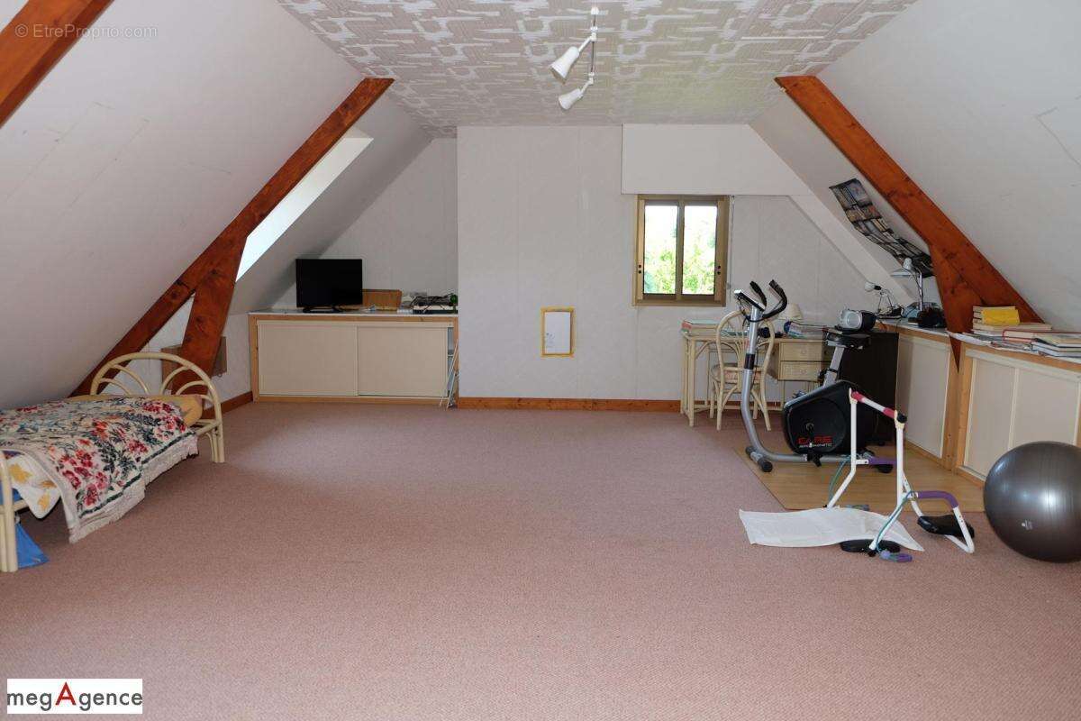 Maison familiale 175 m² – Piscine, jardin paysager et logement indépendant - photo 19