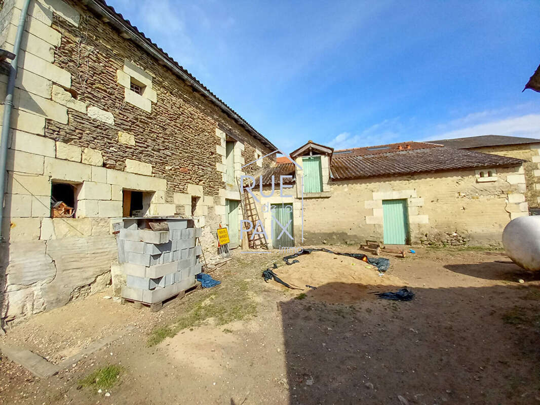 Maison à LENCLOITRE