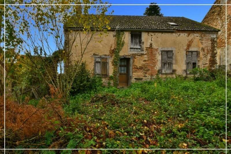Authentique maison en pierres 180 m² - Investisseurs ou amoureux de rénovation - LIGNEROLLES (36) - photo 3