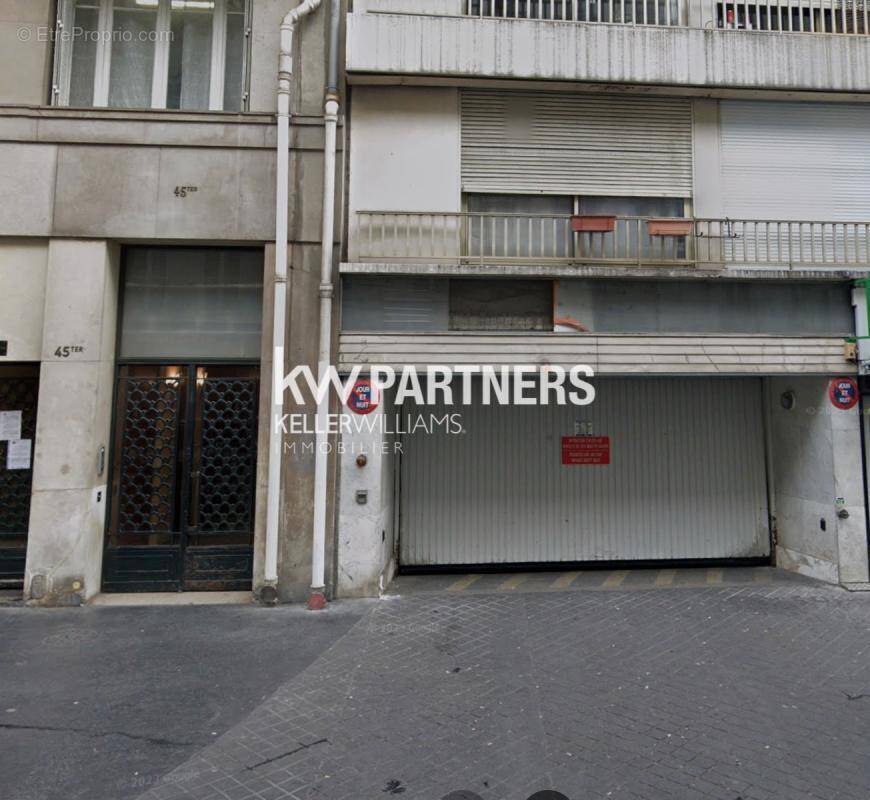 Parking à PARIS-17E