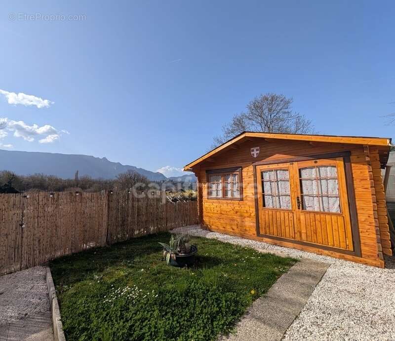 Appartement à DRUMETTAZ-CLARAFOND