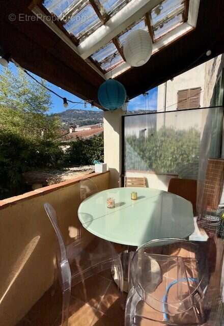 Appartement à CONTES