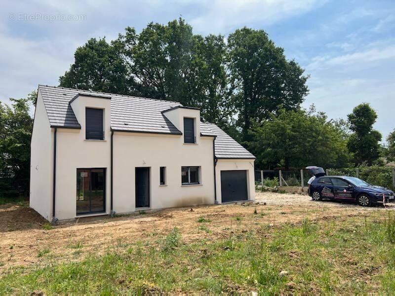 Terrain à CAMBRONNE-LES-CLERMONT