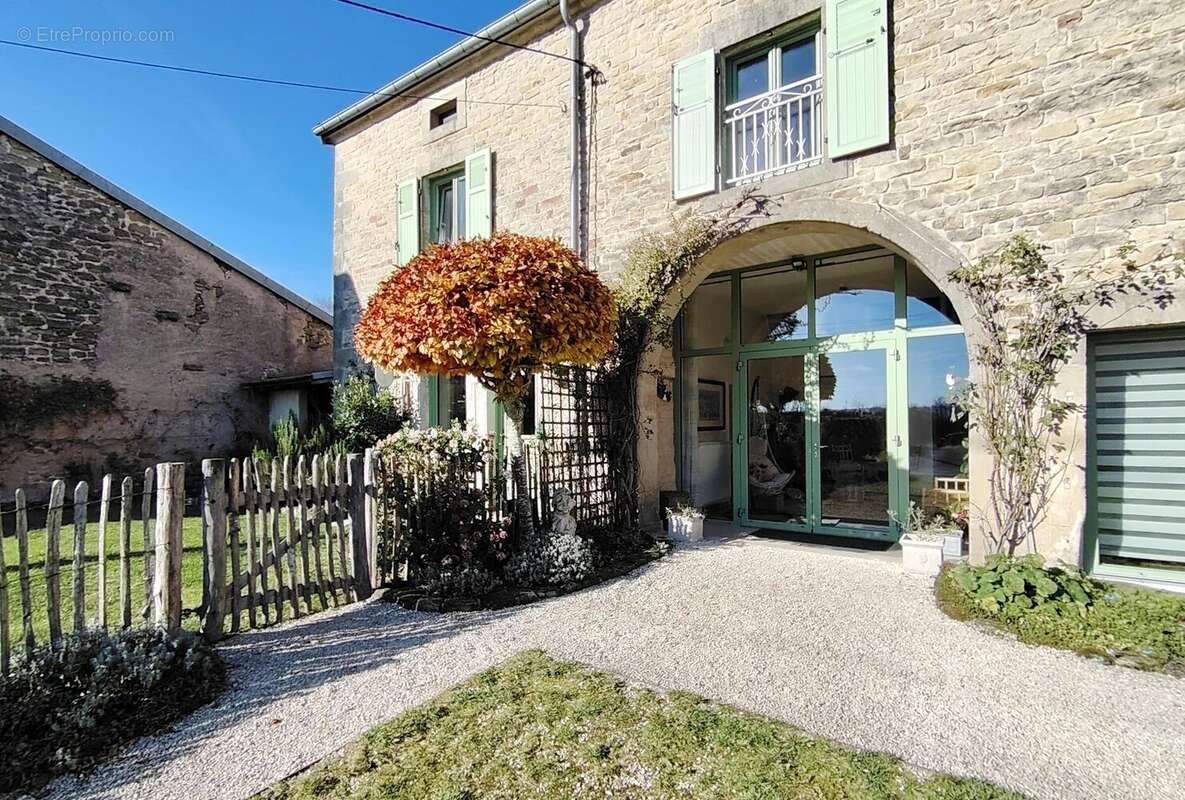 Maison à LA BASSE-VAIVRE