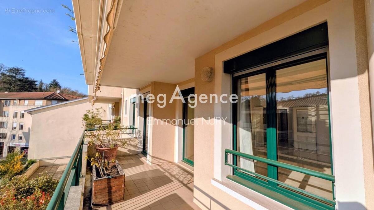 Appartement à CHARBONNIERES-LES-BAINS