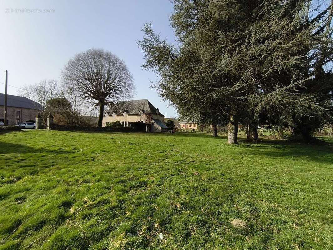 Maison à CHAMPAGNAC-LA-NOAILLE