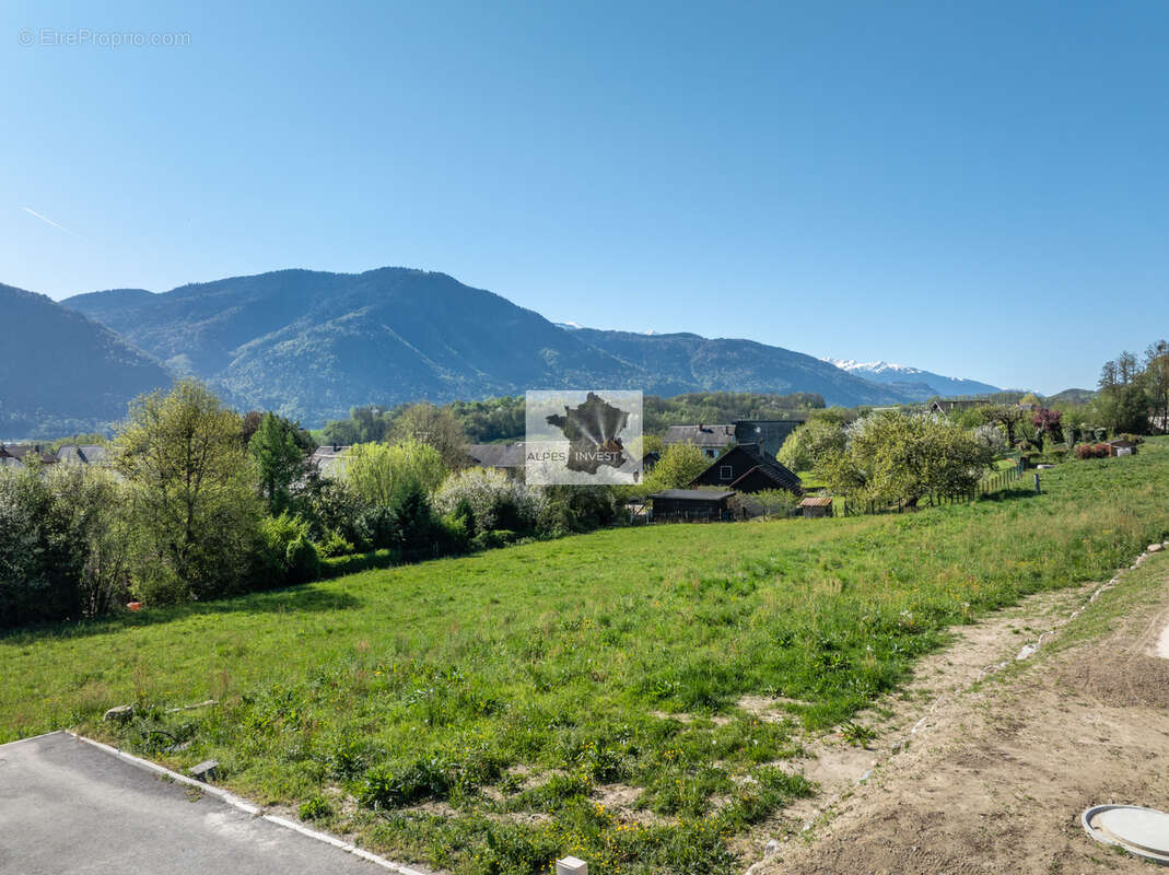 Terrain à CHAMOUSSET
