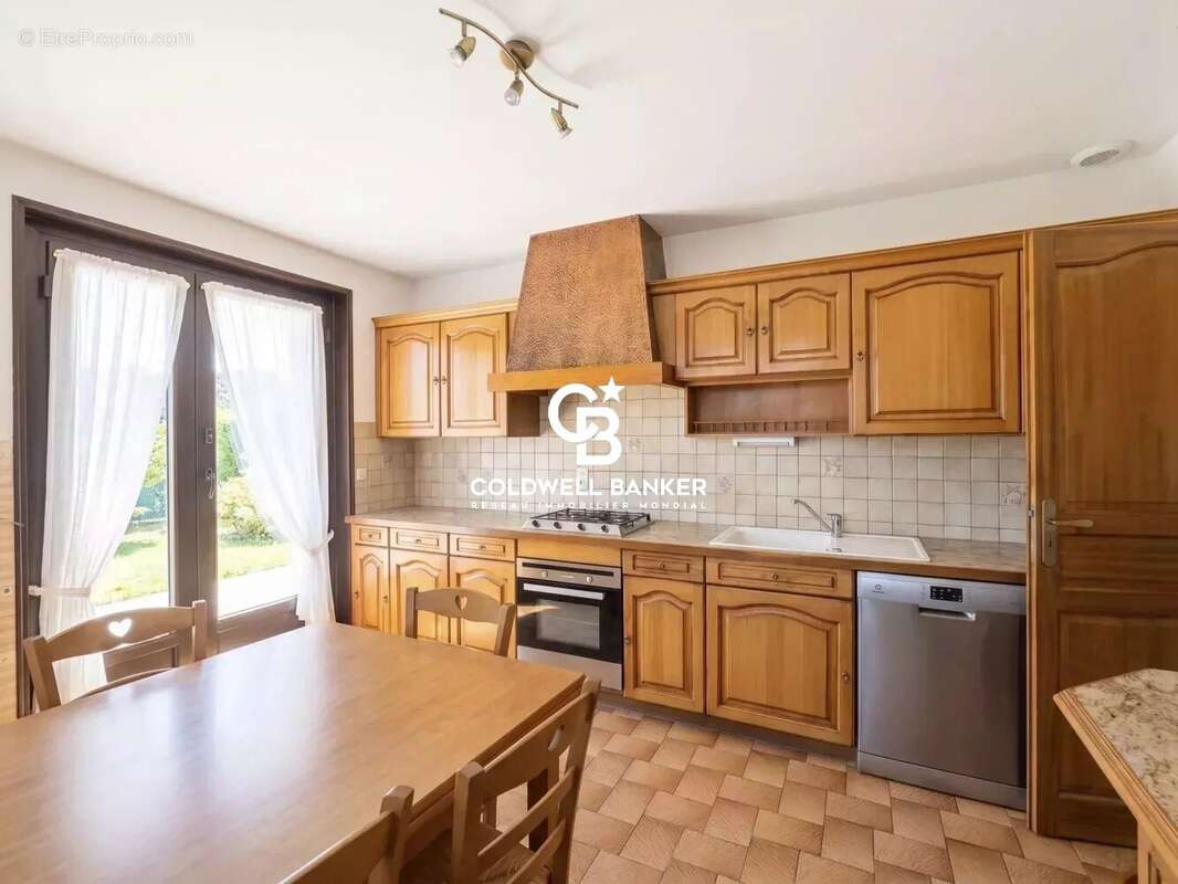 A vendre à Vétraz-Monthoux Maison familiale de 145 m² au calme avec terrain piscinable - photo 8