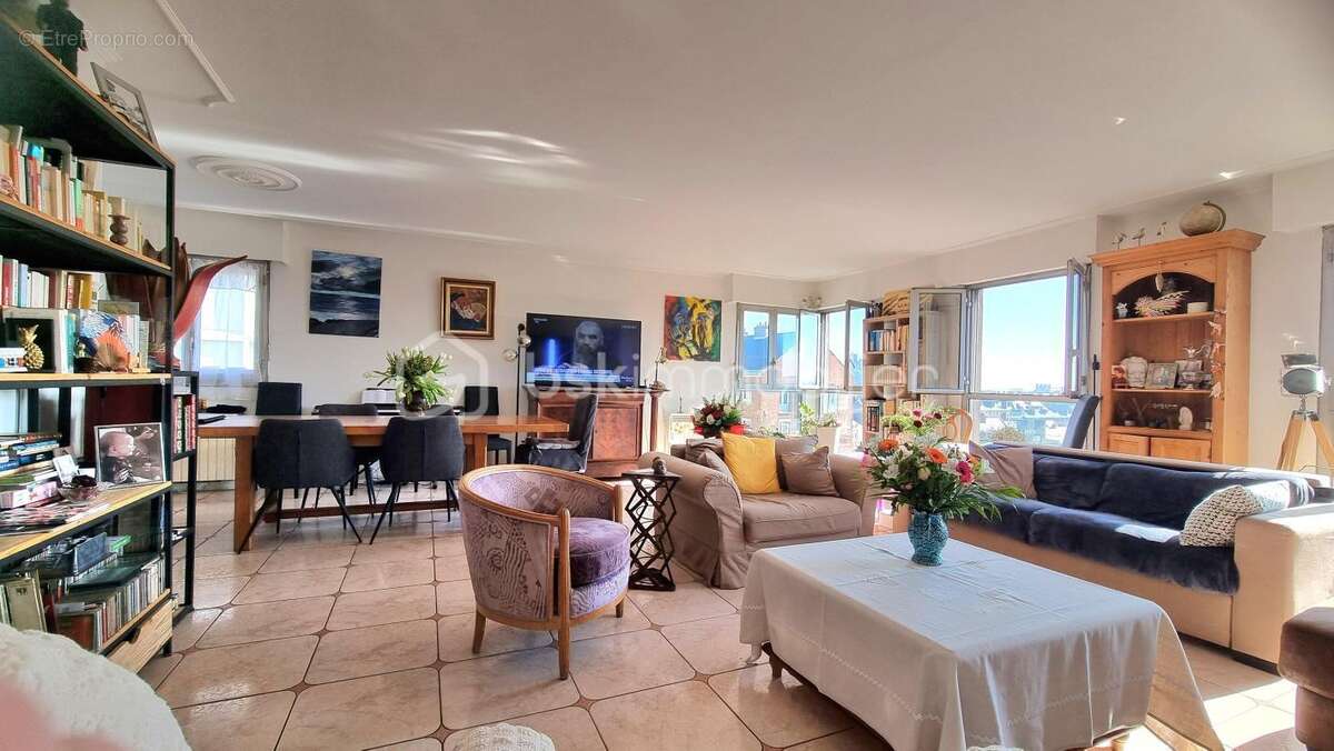 Appartement T4 – 129 m² – Vue Cathédrale – Centre-ville d’Amiens + box + caves - photo 2