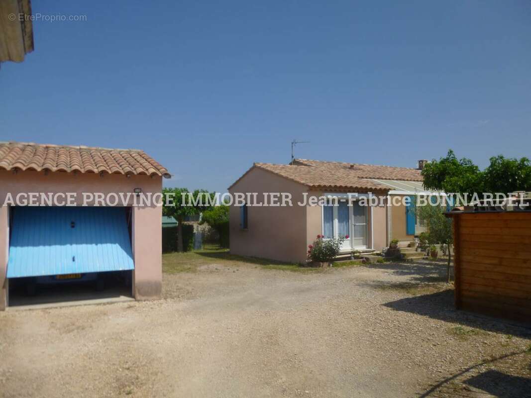 Maison à SAINTE-CECILE-LES-VIGNES