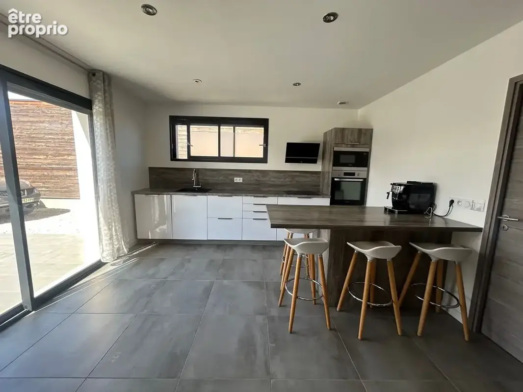 Maison 6 pièces 166 m² à vendre à Saint-Paul-Les-Romans (26750) - photo 2
