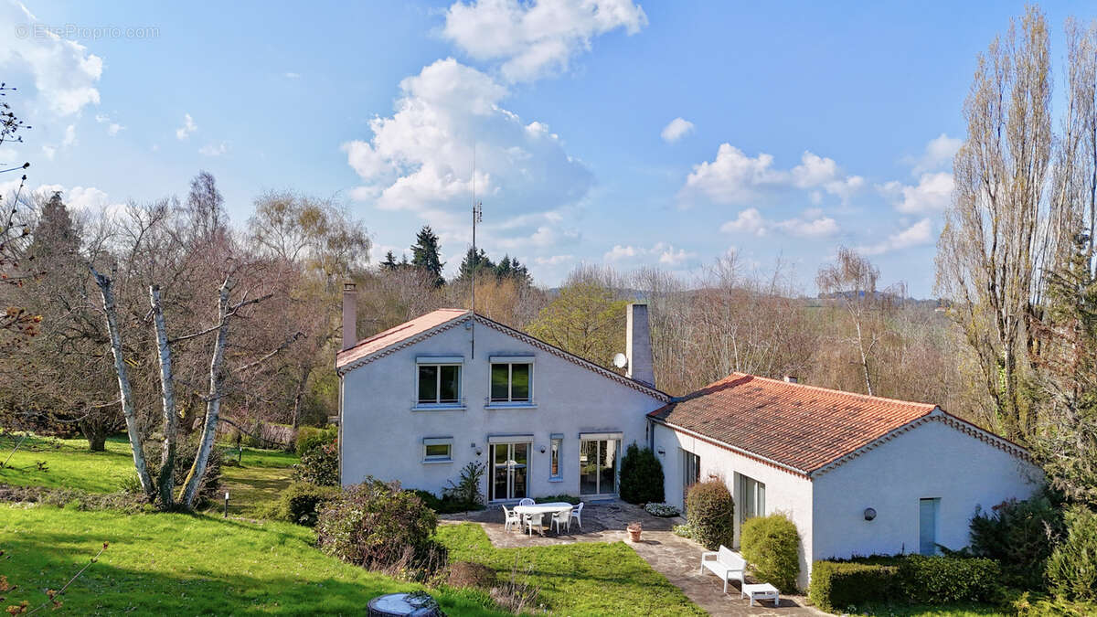 Maison à SAINT-MARTIN-D'ESTREAUX