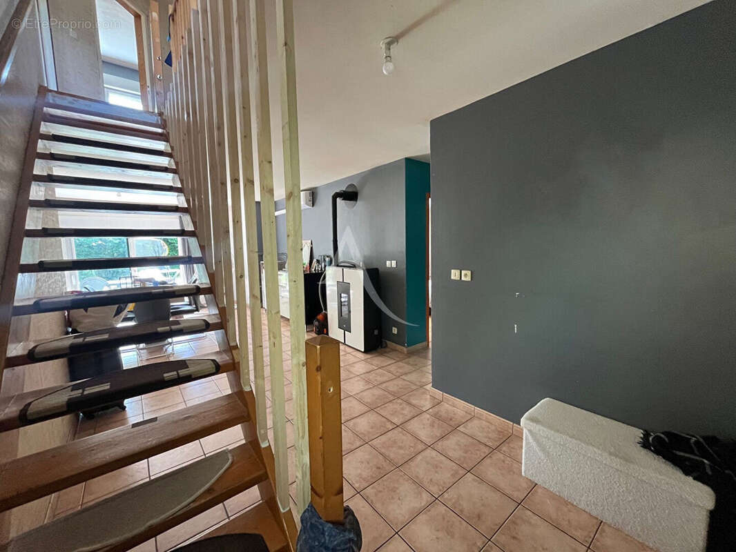 Maison à MONTIGNE-LE-BRILLANT