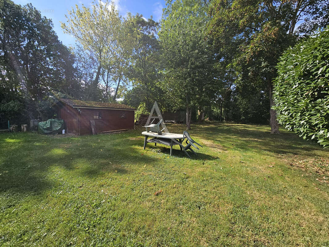 Terrain à COUILLY-PONT-AUX-DAMES