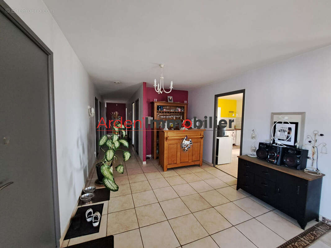 Maison spacieuse à vendre à Corny Macheromenil - photo 3
