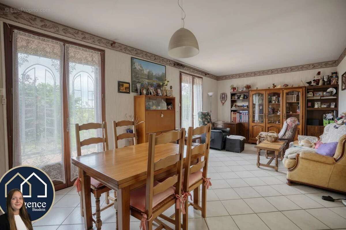 Maison à TREMBLAY-LES-VILLAGES