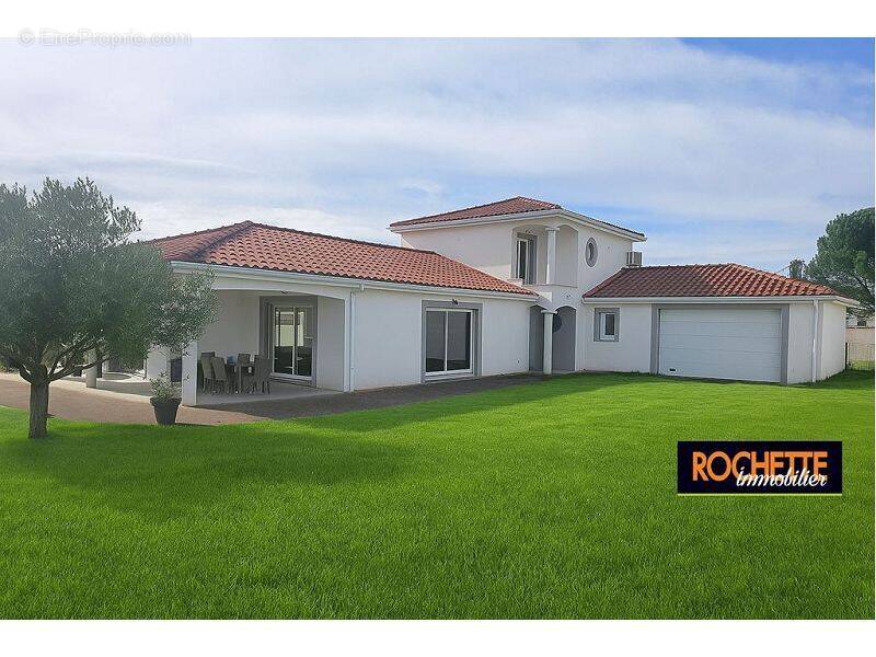 Maison à MONTROND-LES-BAINS