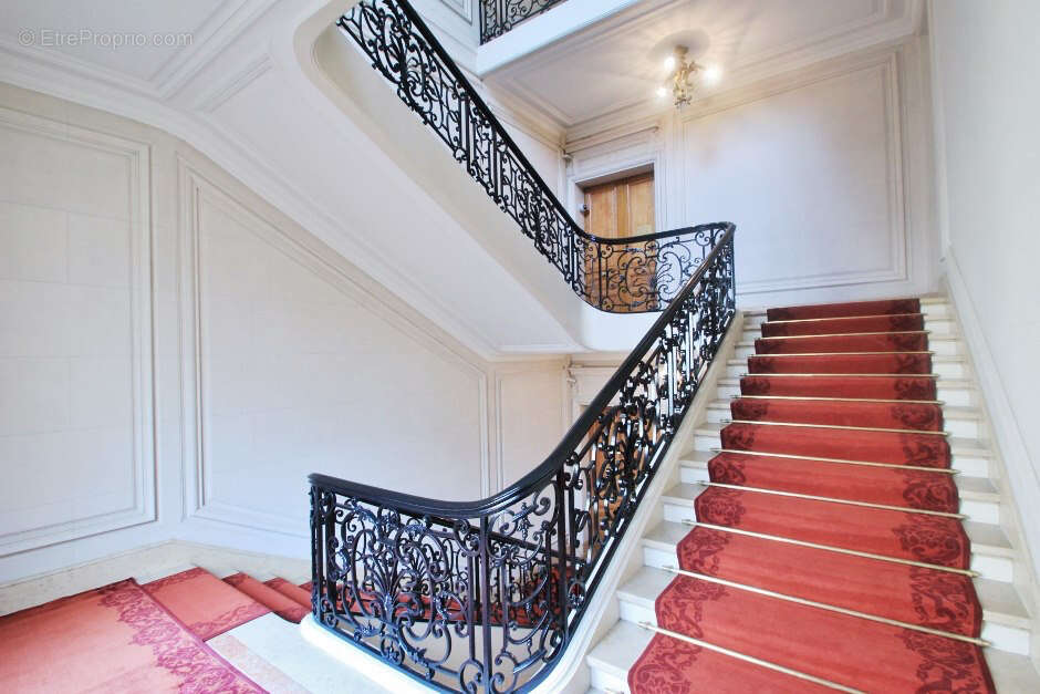 Appartement à PARIS-8E